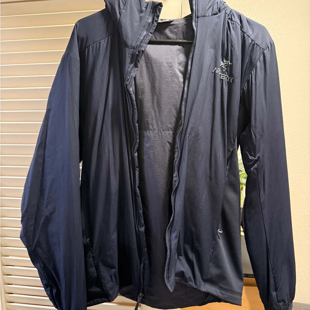 Arc'teryx Men's Dark Blue Windbreaker